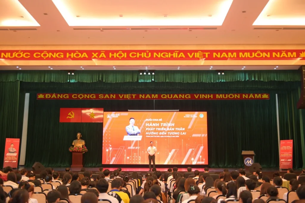 Chủ tịch Thiên Khôi Group chia sẻ Cơ hội nghề nghiệp cho Sinh viên